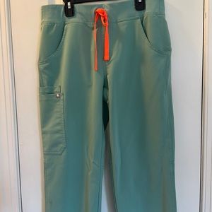 Kade cargo scrub pants- small petite